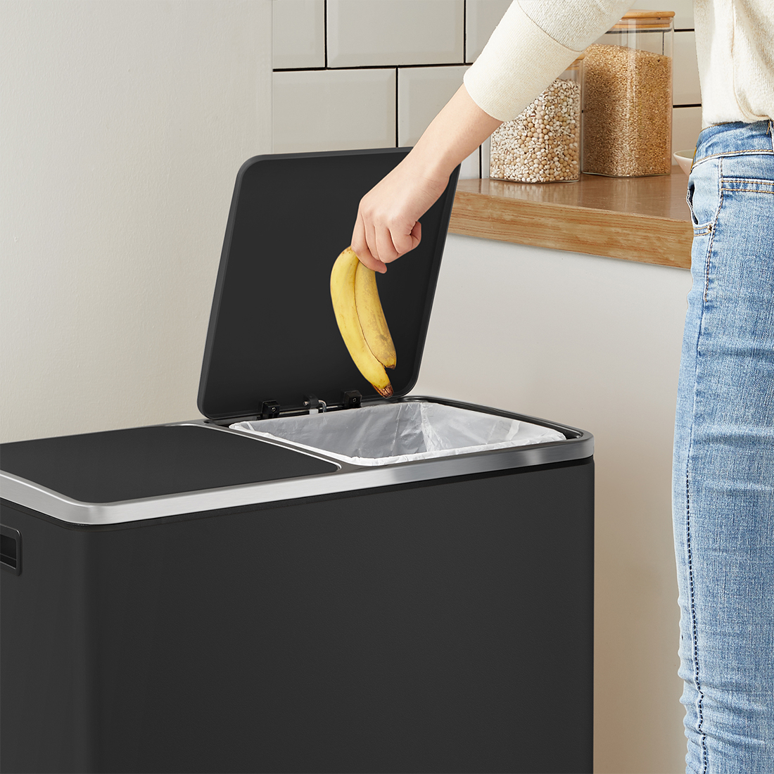 kosz na śmieci z podwójną komorą, kosz na recykling i odpady, kosz stal nierdzewna soft-close, nowoczesny kosz kuchenny, kosz z cichym domykiem, elegancki kosz na śmieci, kosz do segregacji odpadów, kosz Spacetronik SFFT0021_V1
