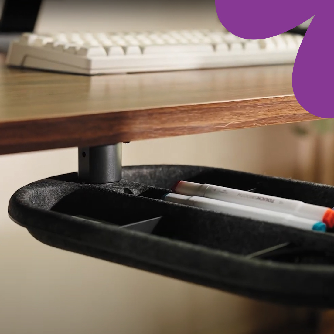 Chowany organizer pod biurko