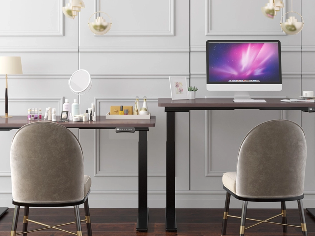 Praca siedząco-stojąca z biurkiem elektrycznym