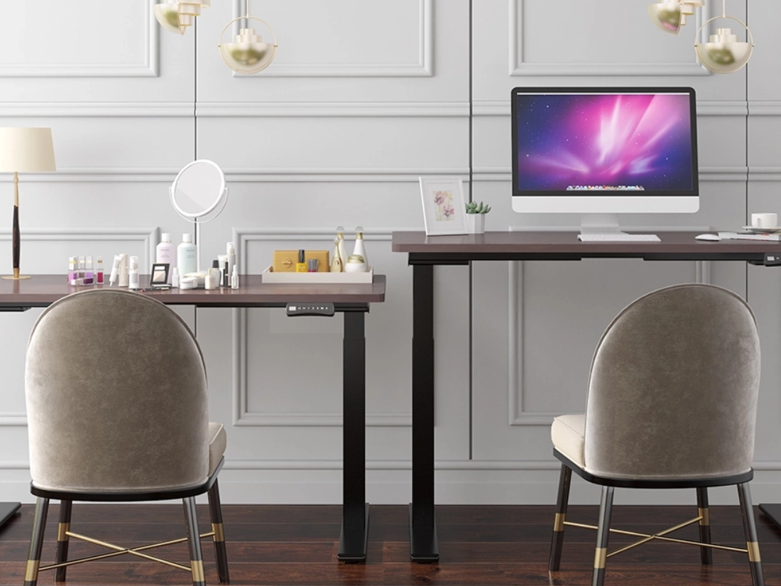 Praca siedząco-stojąca z biurkiem elektrycznym