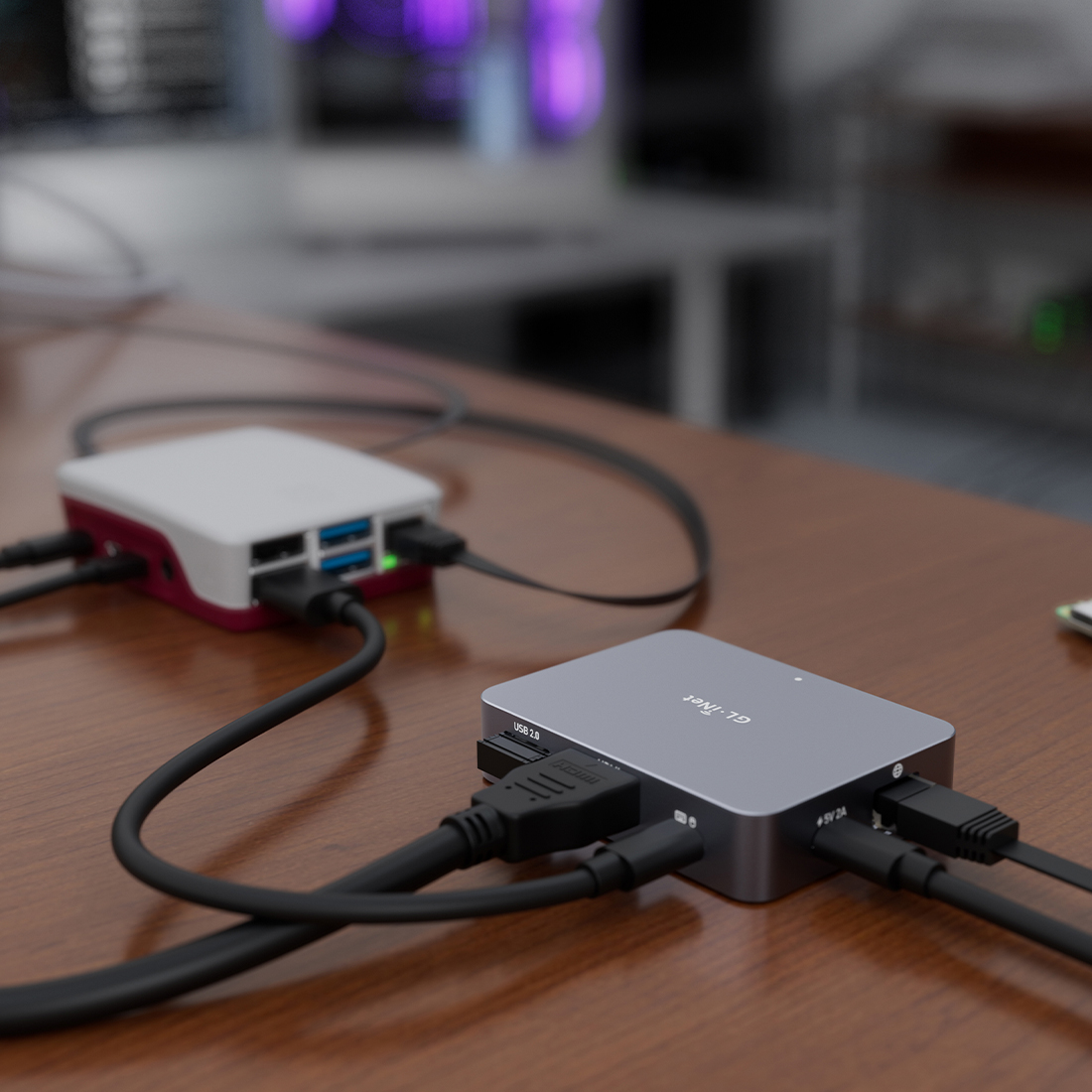 KVM z przesyłem dźwięku i obrazu 4K