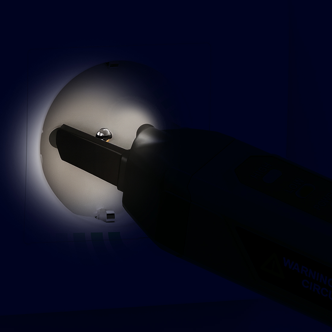 Noyafa NF-606 z wbudowaną latarką LED