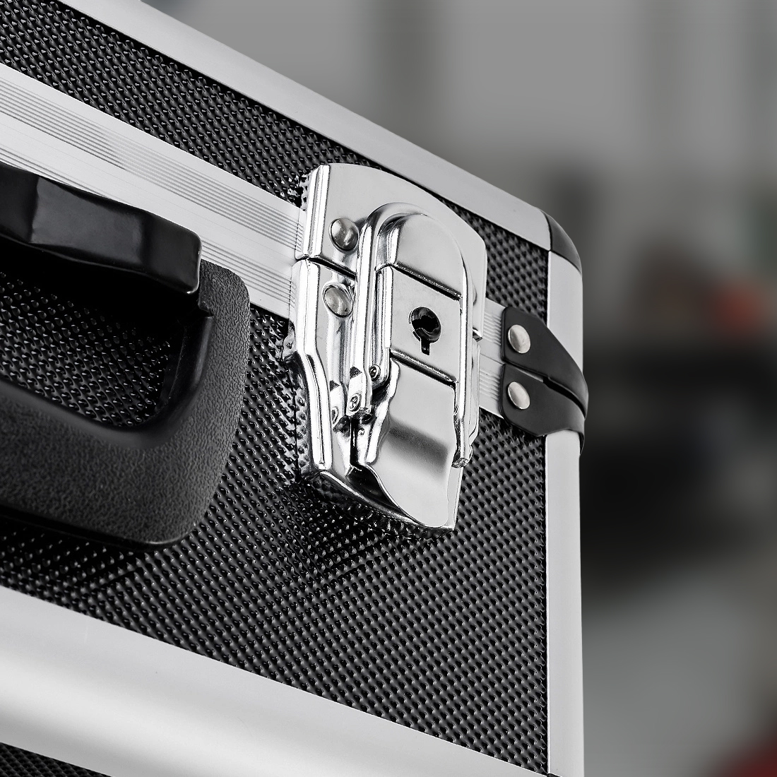 kuferek serwisowy PeakTech P7310 z formowalną pianką na narzędzia