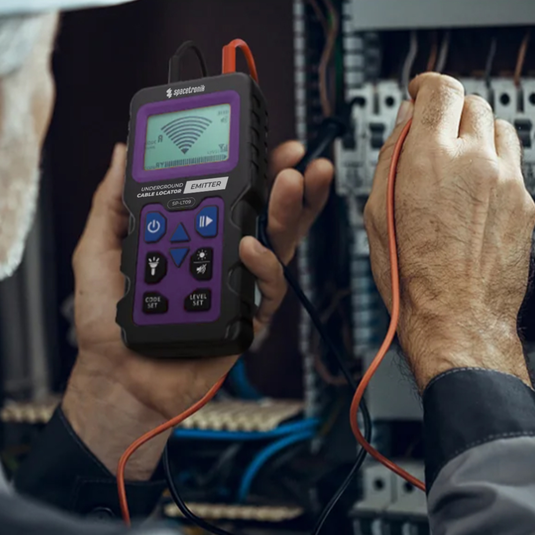 Spacetronik SP-LT09 praca w terenie z latarką led