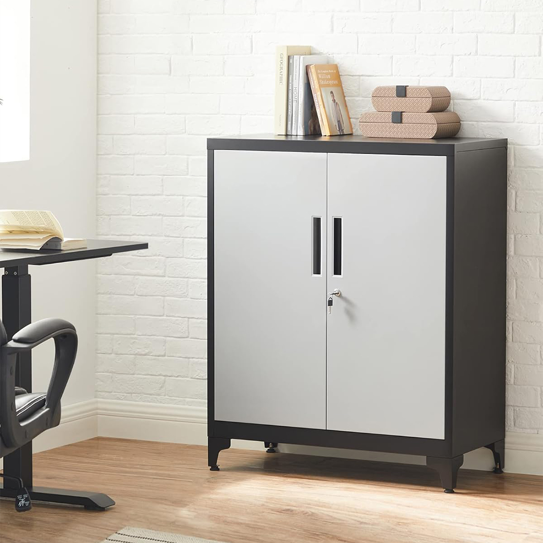 Metalowa szafka Spacetronik SPC160BS czarny korpus matowy i jasny front drzwi