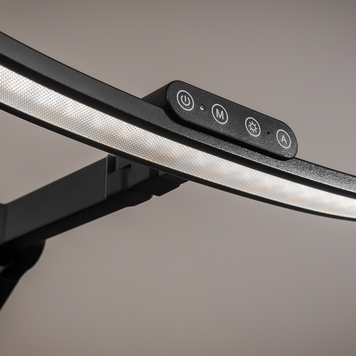 Biurkowa Lampa LED Spacetronik, Lampa Kreślarska LED, Oświetlenie LED bezcieniowe, Lampa biurkowa z regulacją jasności, Ergonomiczna lampa do pracy, Profesjonalne oświetlenie biurkowe, Lampa Spacetronik Glow d5, Oświetlenie do biura i domu, Ochrona wzroku lampa biurkowa, Inwestycja w zdrowe oświetlenie, Nowoczesna lampa biurkowa LED, Spacetronik, oświetlenie kreślarskie, Lampa z regulowaną temperaturą barwową, Stylowa lampa biurkowa czarna