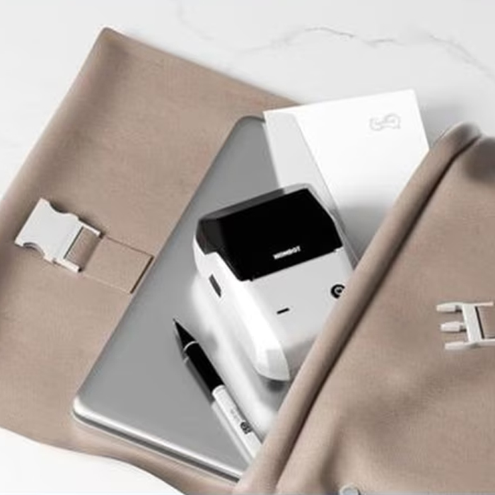drukarka etykiet termiczna bluetooth, niimbot b1, przenośna drukarka, etykiety, naklejki, aplikacja niimbot, bluetooth drukarka, darmowa rolka, wodoodporne etykiety, kod EAN, kody QR
