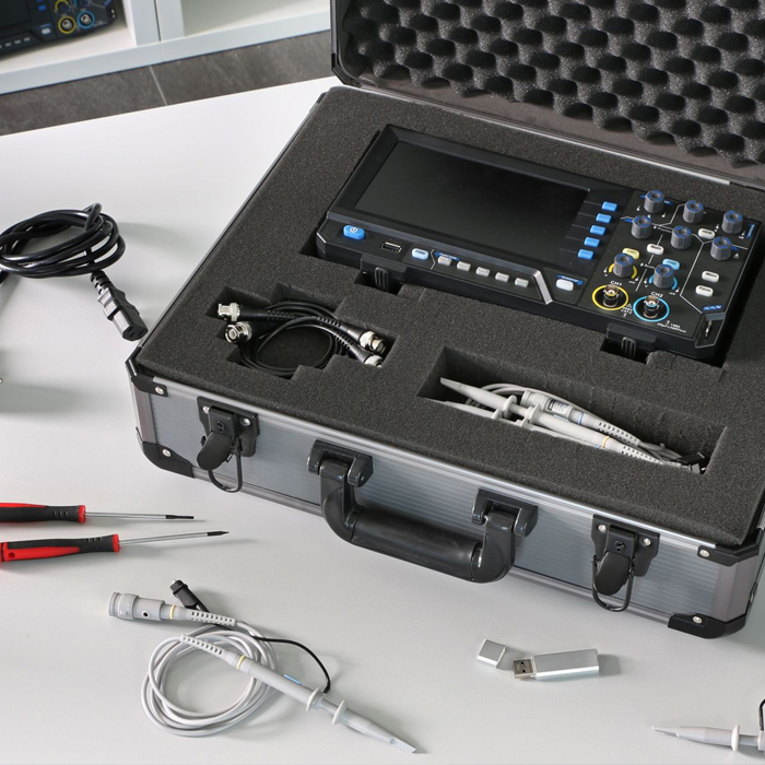 uniwersalna walizka PeakTech 7335, walizka do narzędzi i elektroniki, wszechstronne zastosowanie walizki, PeakTech 7335 opis, walizka ochronna na sprzęt elektroniczny, walizka do akcesoriów fotograficznych, transportowa walizka ochronna, walizka warsztatowa PeakTech 7335, profesjonalna walizka ochronna, wielofunkcyjna walizka PeakTech 7335