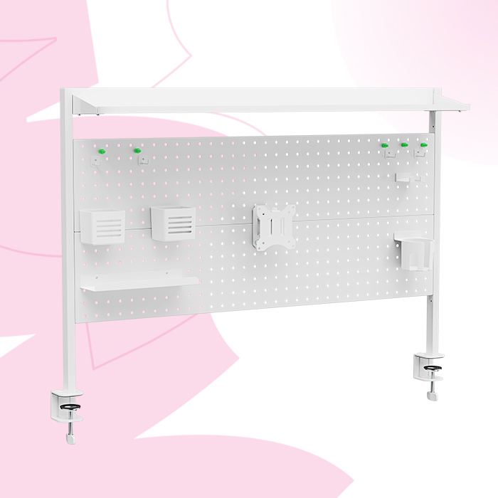 półka biurkowa z tablicą perforowaną, organizer na biurko z uchwytem na monitor, półka clamp-on do biurka 120 cm, organizer z VESA do monitora, półka z akcesoriami perforowanymi, biurowy organizer przestrzeni, półka na narzędzia do biurka, organizer do pracy zdalnej